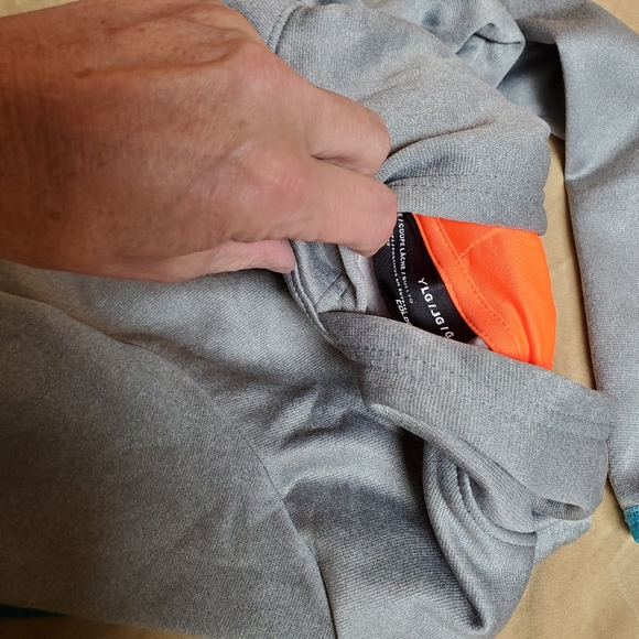 Size large Under Armour big boys sweatshirt - Picture 4 of 4